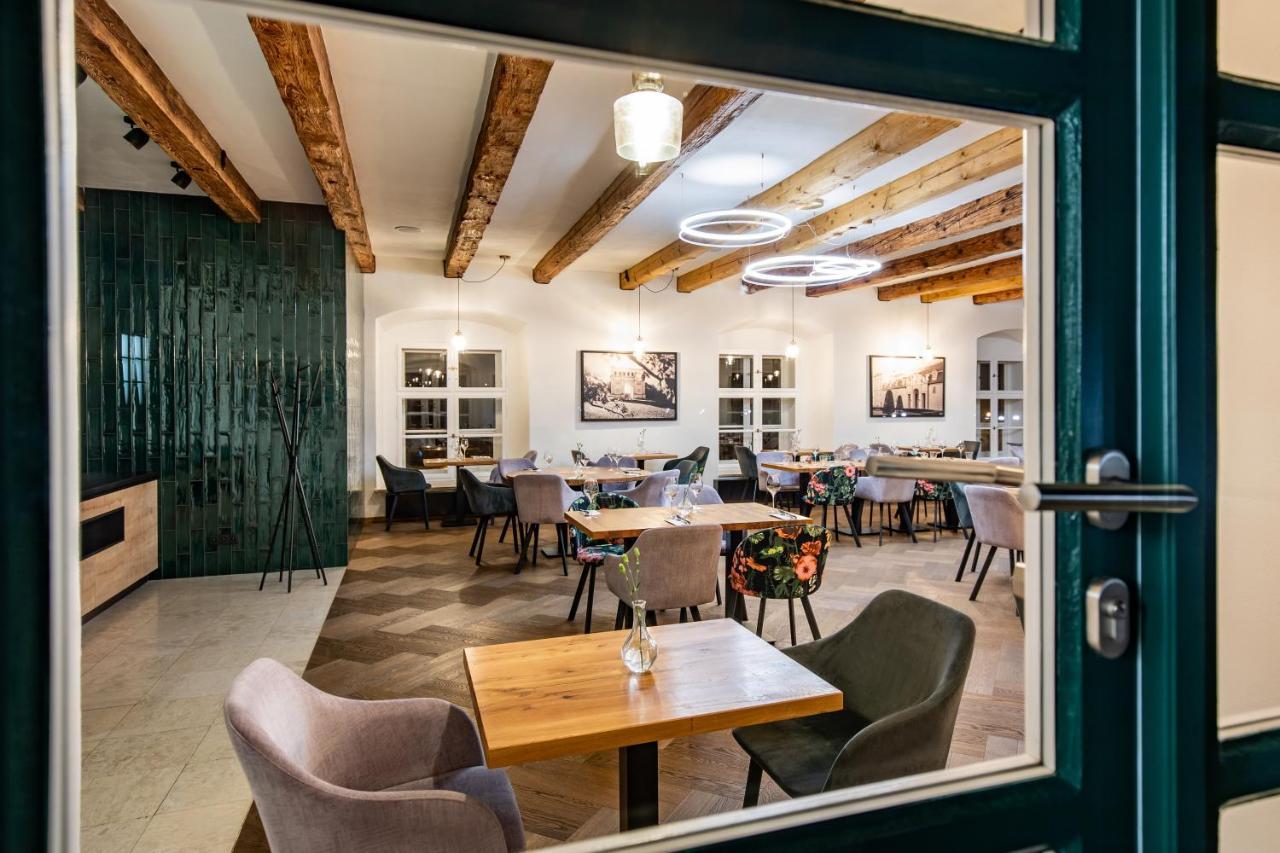 Zamecky Hotel Anton Florian Вальтице Экстерьер фото