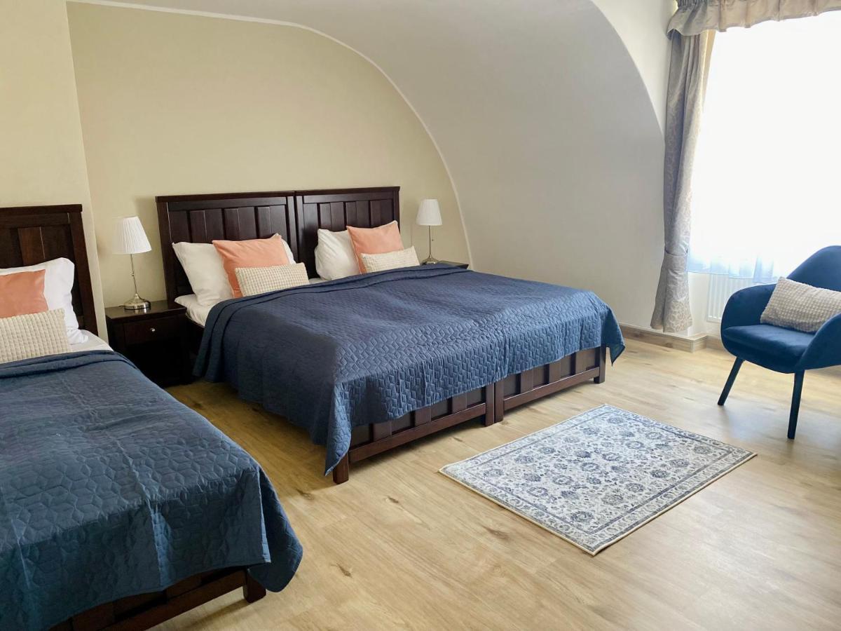 Zamecky Hotel Anton Florian Вальтице Экстерьер фото