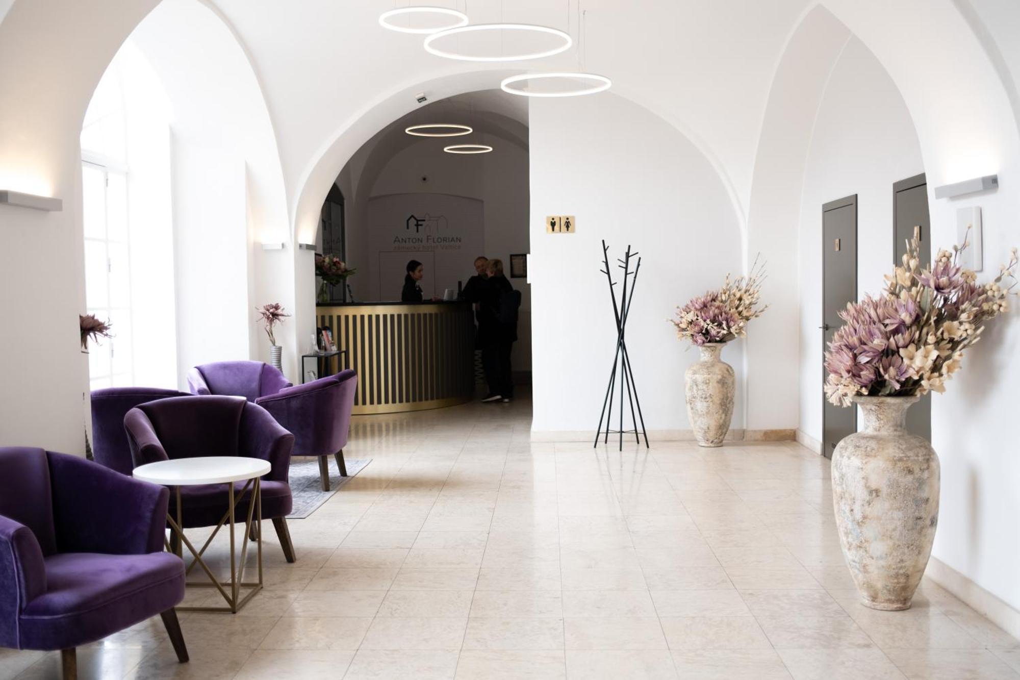 Zamecky Hotel Anton Florian Вальтице Экстерьер фото