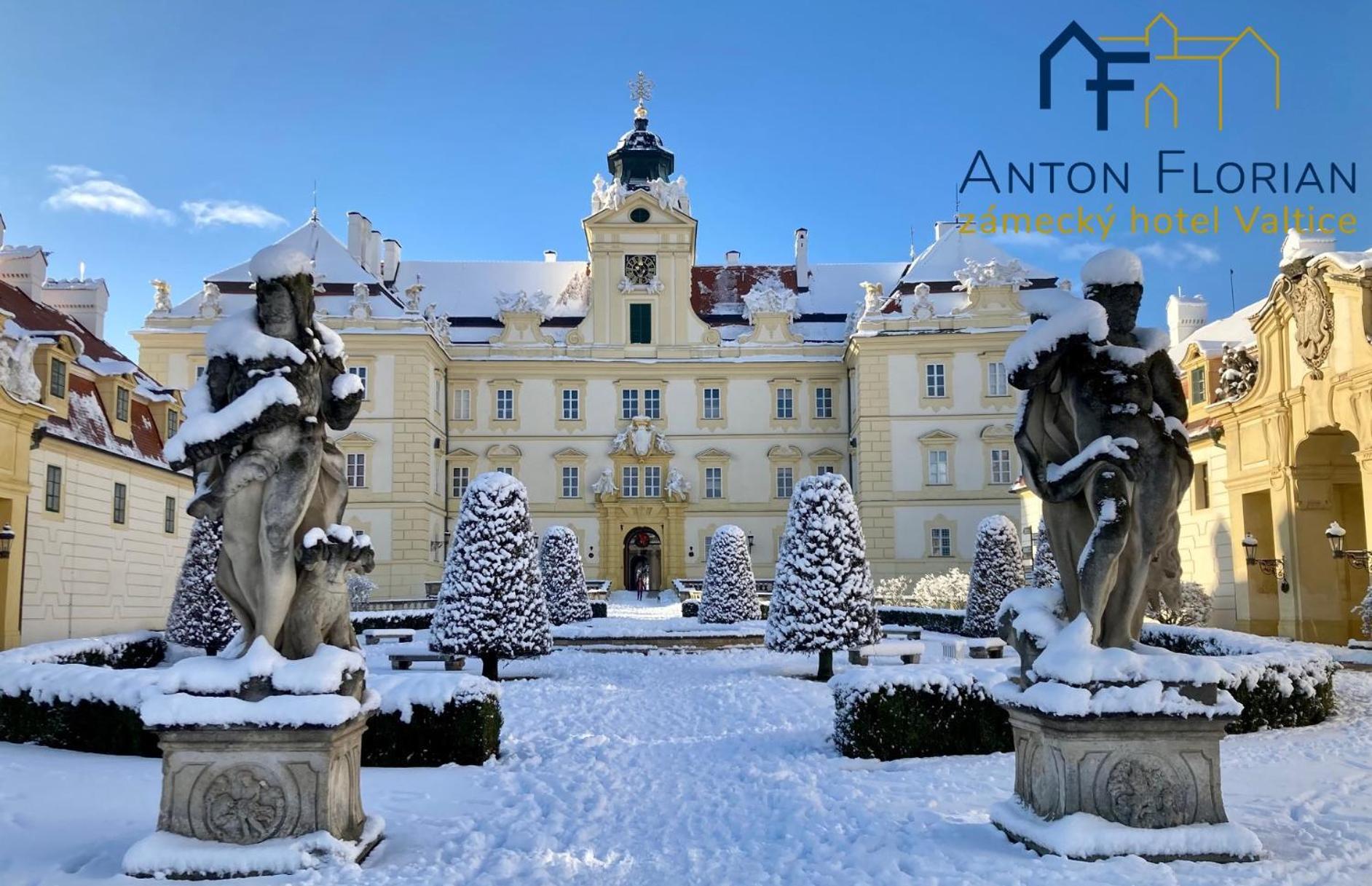 Zamecky Hotel Anton Florian Вальтице Экстерьер фото